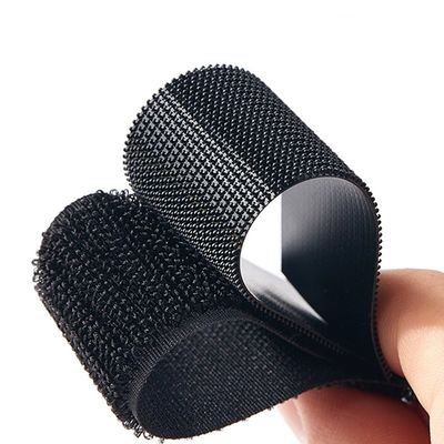 再利用可能な透明なプラスチックフックとループストラップ